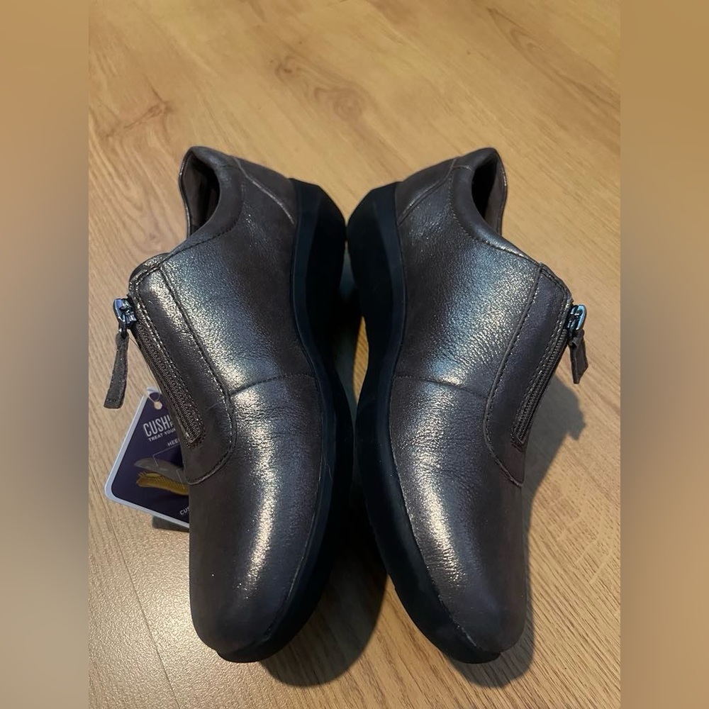 Clark’s Size 7.5 Shoes - Picture 8 of 13